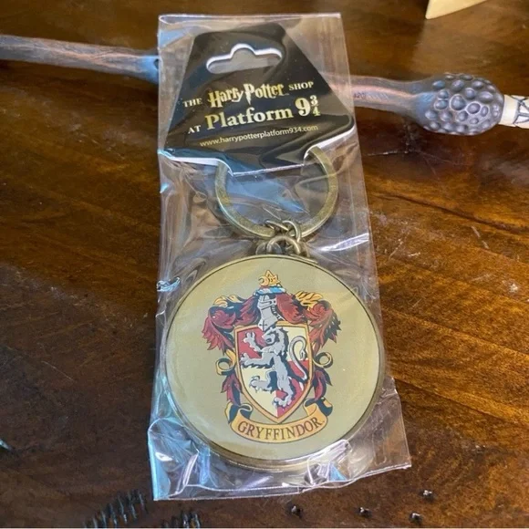 ⚡ Gryffindor House Pride Bundle - Tervis Tumbler, Keychain & Patch⚡ - Picture 8 of 12